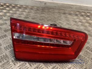 Begagnade Baklykta, vänster Audi A6 Avant (C7) 3.0 TDI V6 24V Pris € 61,00 Marginaltabell erbjuds av Autodemontagebedrijf Middelburg B.V
