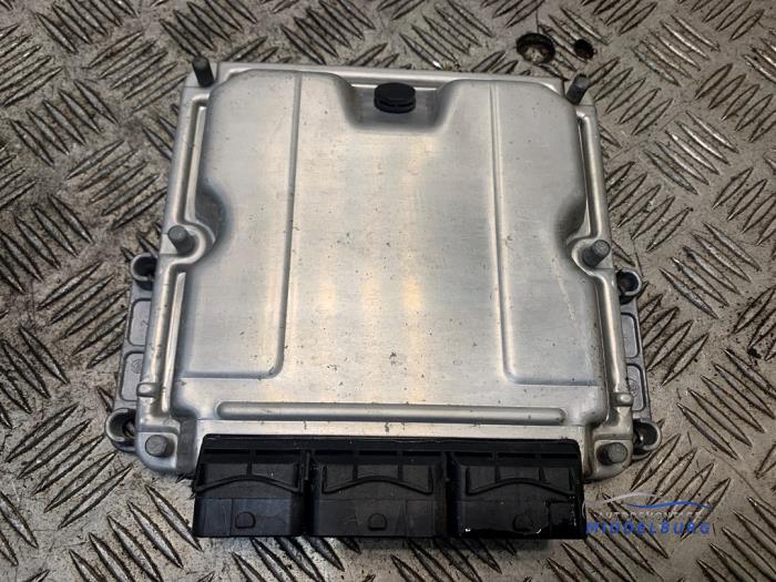Used Engine management computer Renault Trafic New (FL) 1.9 dCi 82 16V Price € 59,00 Margin scheme offered by Autodemontagebedrijf Middelburg B.V