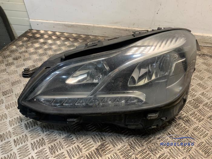 Używane Reflektor lewy Mercedes E Estate (S212) E-200 CDI 16V BlueEfficiency,BlueTEC Cena € 394,00 Procedura marży oferowane przez Autodemontagebedrijf Middelburg B.V