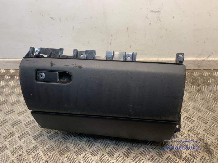 Begagnade Handskfack Mercedes CLS AMG (C218) 5.5 63 AMG V8 32V Performance package Pris € 89,00 Marginaltabell erbjuds av Autodemontagebedrijf Middelburg B.V