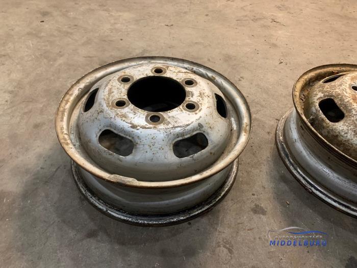 Używane Obrecz Iveco New Daily IV 35C18V, 35C18V/P, 35S18V, 35S18V/P Cena € 74,00 Procedura marży oferowane przez Autodemontagebedrijf Middelburg B.V