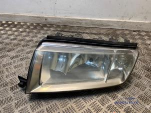 Begagnade Strålkastare, vänster Skoda Fabia (6Y5) 1.4i Pris € 33,00 Marginaltabell erbjuds av Autodemontagebedrijf Middelburg B.V