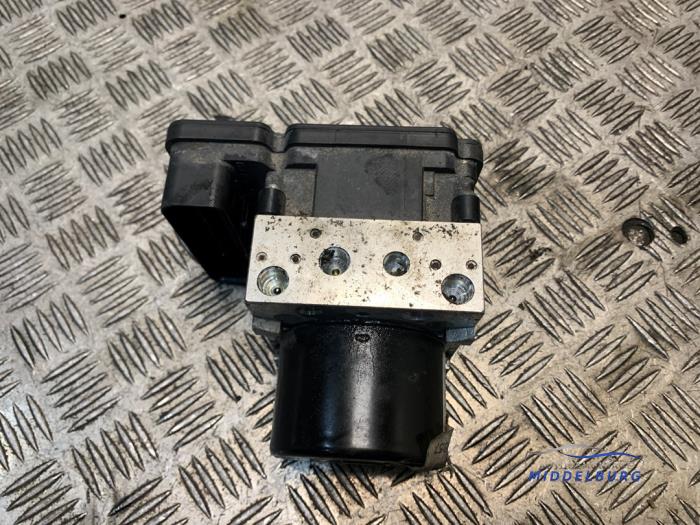 Usagé Bloc ABS Ford Focus 3 1.6 Ti-VCT 16V 105 Prix € 69,00 Règlement à la marge proposé par Autodemontagebedrijf Middelburg B.V