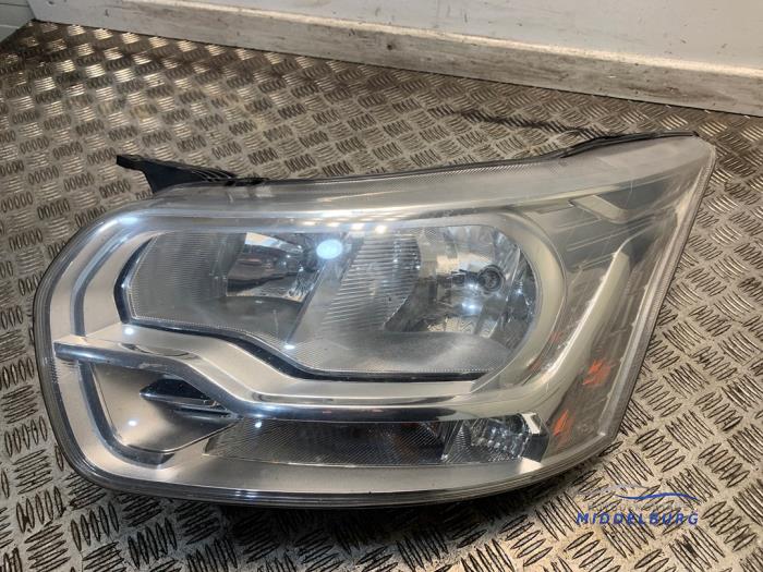 Używane Reflektor lewy Ford Transit 2.2 TDCi 16V RWD Cena € 200,00 Procedura marży oferowane przez Autodemontagebedrijf Middelburg B.V