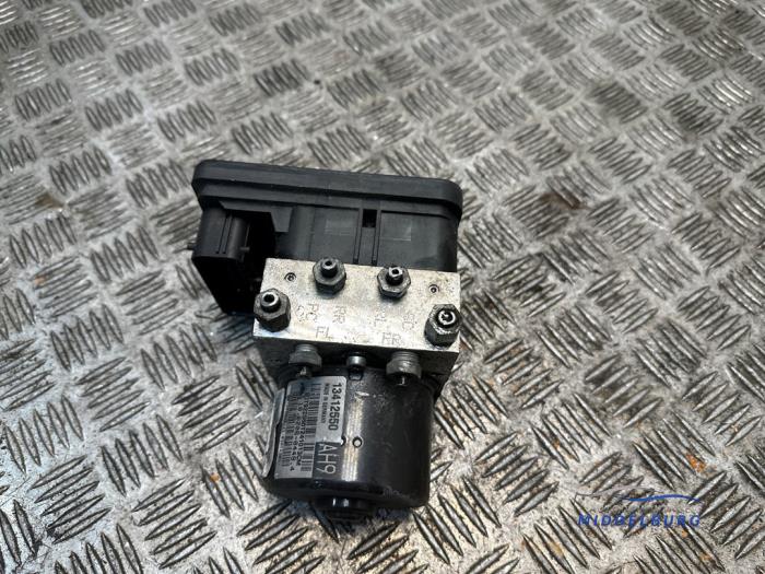 Usagé Bloc ABS Opel Astra J (PC6/PD6/PE6/PF6) 1.6 CDTI 16V Prix € 74,00 Règlement à la marge proposé par Autodemontagebedrijf Middelburg B.V