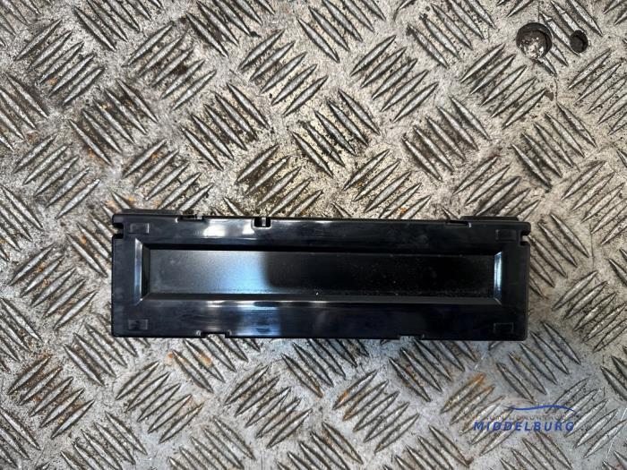 Begagnade Innerdisplay Opel Astra J (PC6/PD6/PE6/PF6) 1.6 CDTI 16V Pris € 29,00 Marginaltabell erbjuds av Autodemontagebedrijf Middelburg B.V