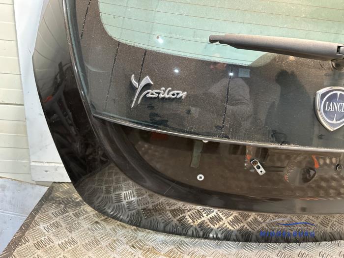 Baklucka från en Lancia Ypsilon (312) 0.9 TwinAir 85 2012
