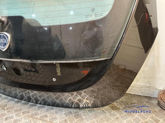 Baklucka från en Lancia Ypsilon (312) 0.9 TwinAir 85 2012