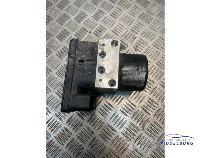 Usagé Bloc ABS Volkswagen Touran (1T1/T2) 2.0 TDI 16V 136 Prix € 24,00 Règlement à la marge proposé par Autodemontagebedrijf Middelburg B.V