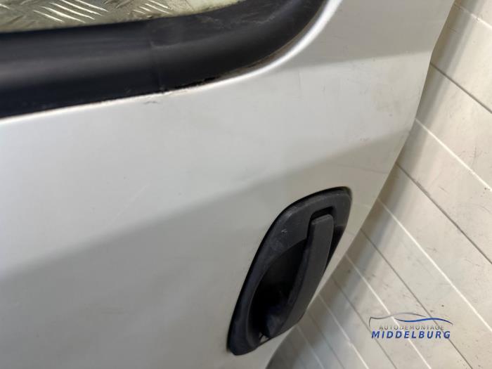Tür 2-türig links van een Fiat Doblo Cargo (263) 1.3 MJ 16V DPF Euro 5 2011