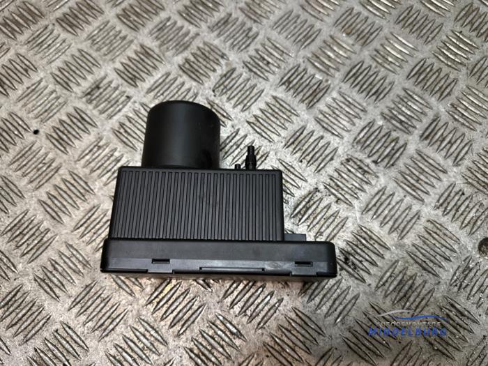Central locking vacuum pump
