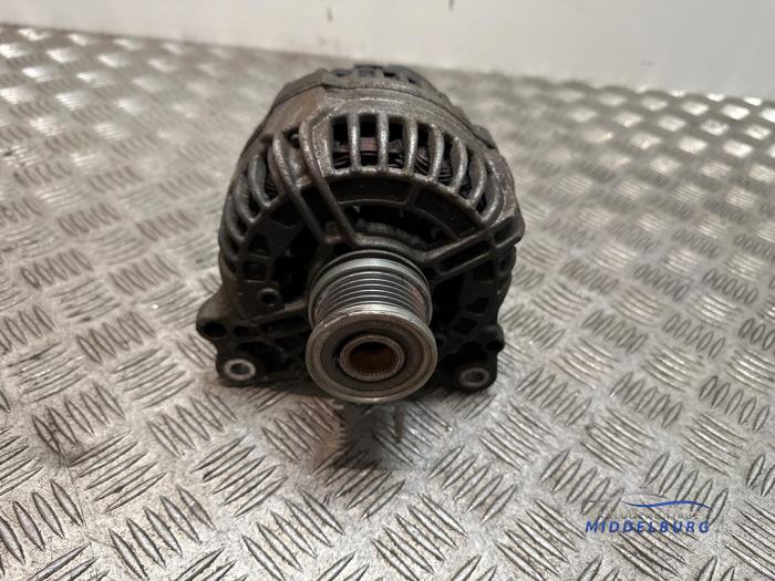 Dynamo van een Volkswagen Amarok 2.0 BiTDI 16V 163 2012