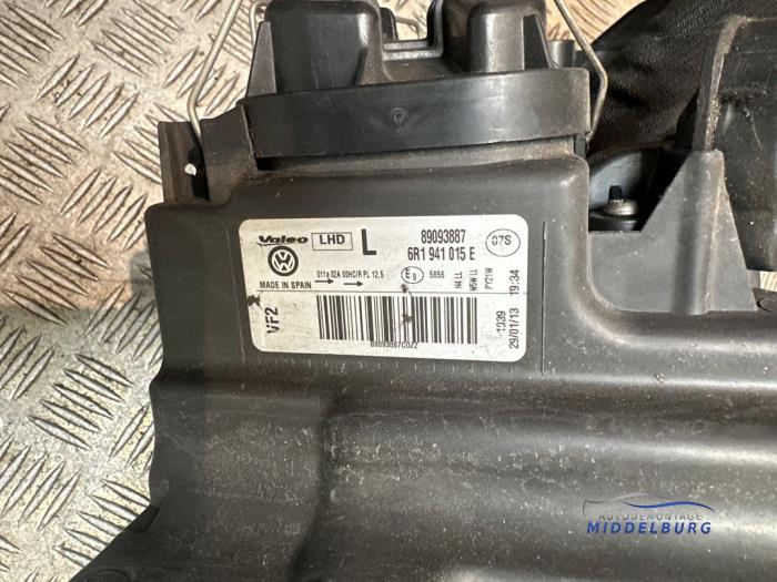 Strålkastare, vänster från en Volkswagen Polo V (6R) 1.2 TDI 12V BlueMotion 2011