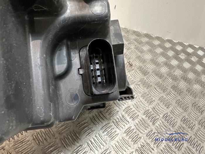 Strålkastare, vänster från en Volkswagen Polo V (6R) 1.2 TDI 12V BlueMotion 2011