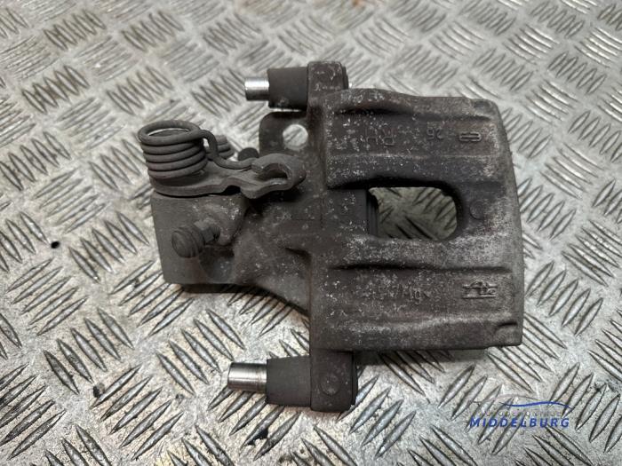 Gebrauchte Bremszange rechts hinten Ford C-Max (DXA) 1.5 Ti-VCT EcoBoost 150 16V Preis € 11,00 Margenregelung angeboten von Autodemontagebedrijf Middelburg B.V