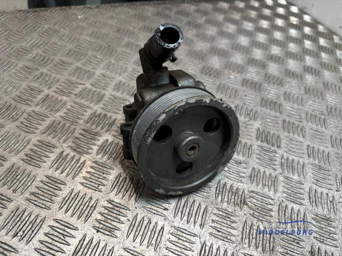 Usagé Pompe de direction Ford Transit 2.4 TDCi 16V Prix € 58,00 Règlement à la marge proposé par Autodemontagebedrijf Middelburg B.V