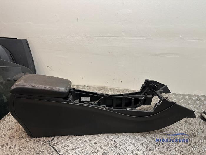 Begagnade Armstöd Mercedes A (W176) 1.5 A-180 CDI, A-180d 16V Pris € 124,00 Marginaltabell erbjuds av Autodemontagebedrijf Middelburg B.V
