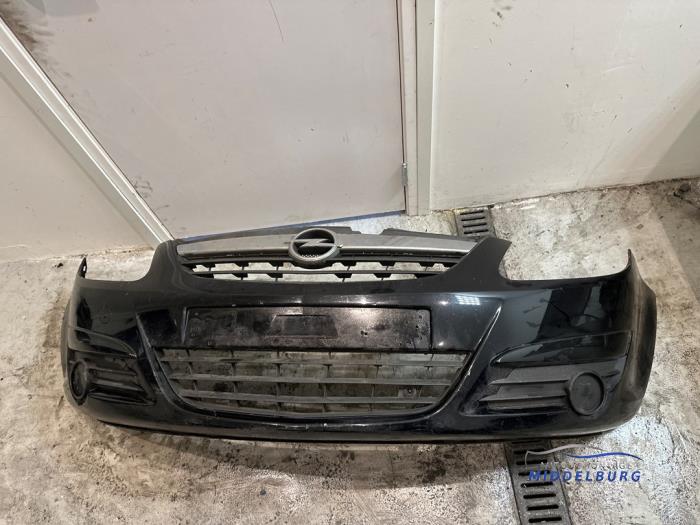 Usados Parachoques Opel Corsa D 1.4 16V Twinport Precio € 69,00 Norma de margen ofrecido por Autodemontagebedrijf Middelburg B.V