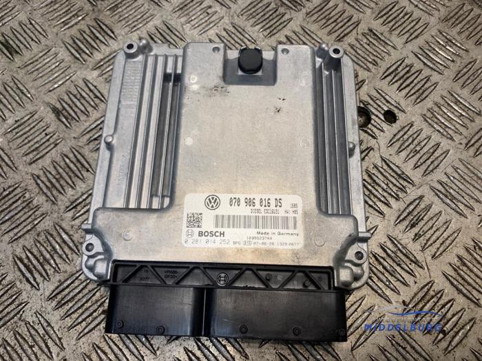 Used Engine management computer Volkswagen Transporter T5 2.5 TDi PF Price € 114,00 Margin scheme offered by Autodemontagebedrijf Middelburg B.V