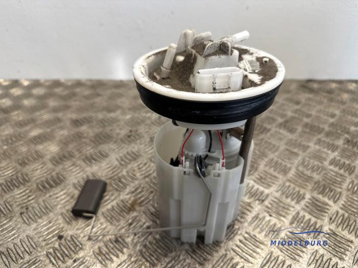 Usagé Pompe carburant électrique Ford Focus 3 Wagon 1.0 Ti-VCT EcoBoost 12V 100 Prix € 19,00 Règlement à la marge proposé par Autodemontagebedrijf Middelburg B.V