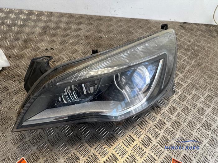 Używane Reflektor lewy Opel Astra J Sports Tourer (PD8/PE8/PF8) 1.4 Turbo 16V Cena € 699,00 Procedura marży oferowane przez Autodemontagebedrijf Middelburg B.V