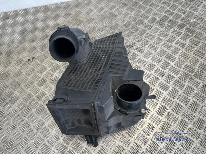 Used Air box Renault Clio IV (5R) 0.9 Energy TCE 90 12V Price € 11,00 Margin scheme offered by Autodemontagebedrijf Middelburg B.V