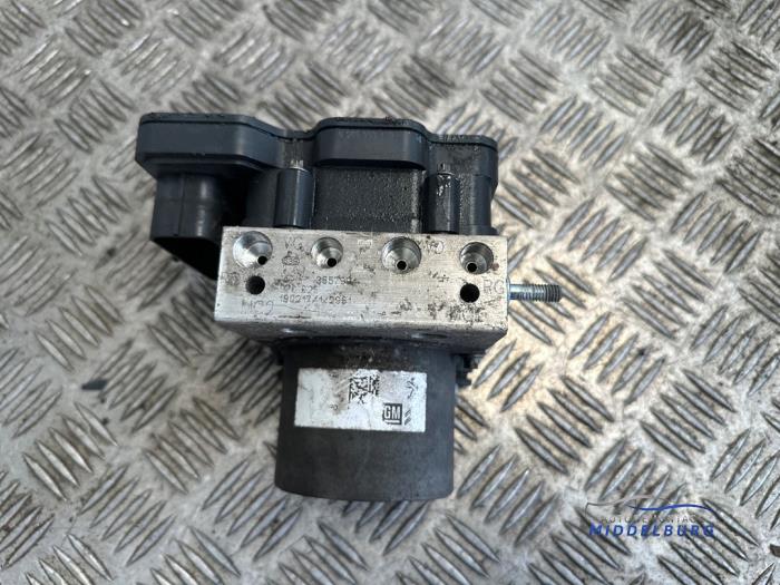 Gebrauchte ABS Pumpe Opel Crossland (X) 1.2 12V Preis € 84,00 Margenregelung angeboten von Autodemontagebedrijf Middelburg B.V