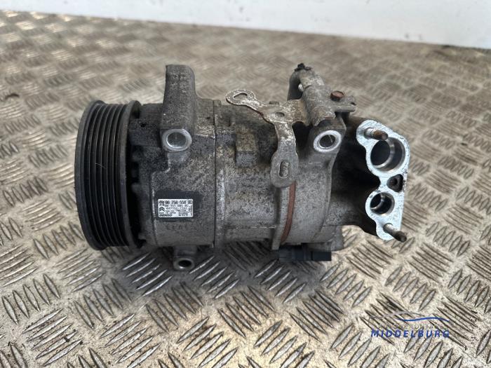 Usagé Pompe clim Opel Crossland (X) 1.2 12V Prix € 39,00 Règlement à la marge proposé par Autodemontagebedrijf Middelburg B.V