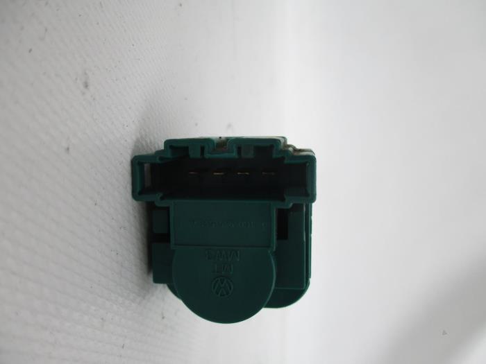 Brake light switch Volkswagen Transporter 1C0945511A ABC B.V.