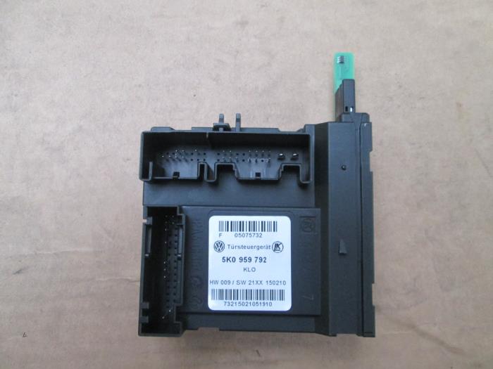 Central door locking module Volkswagen Caddy 5K0959792
