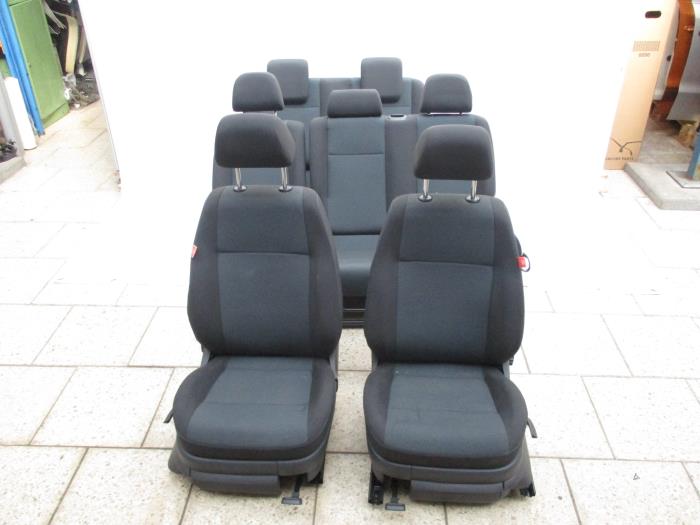 Volkswagen Caddy Seats + rear seats stock