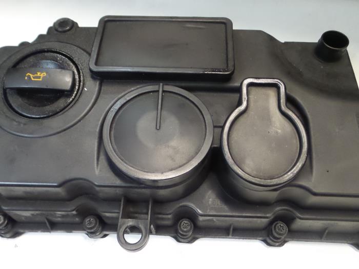 Rocker cover from a Seat Altea XL (5P5) 2.0 TDI 16V FR Freetrack 4WD 2008