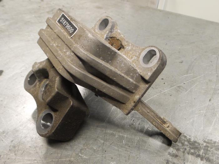 Used Engine mount Alfa Romeo Giulietta (940) 2.0 JTDm 16V 140 Price € 35,00 Margin scheme offered by A.T.S. van de Wiel
