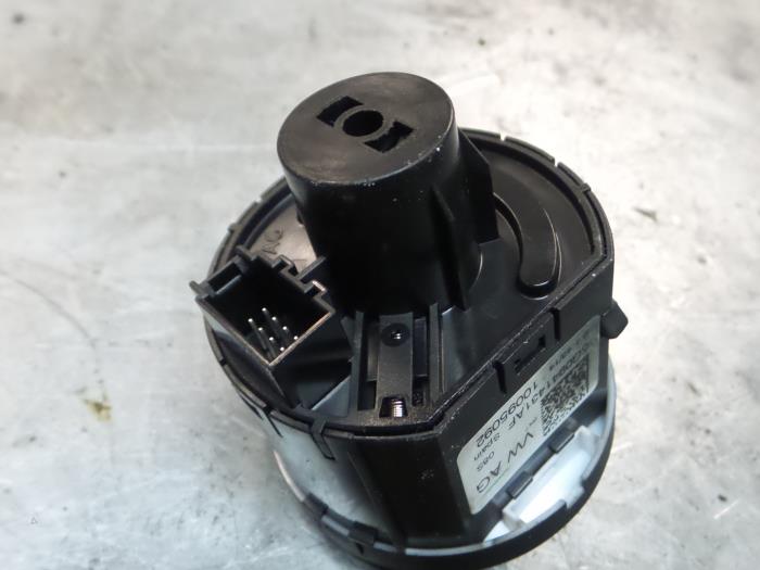Interruptor de luz de un Seat Leon (5FB) 1.6 TDI Ecomotive 16V 2015
