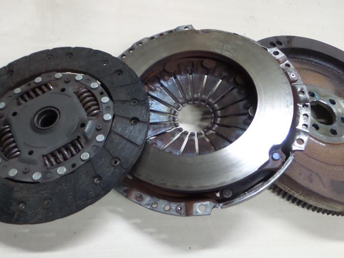 Used Clutch kit (complete) Seat Leon (5FB) 1.6 TDI Ecomotive 16V Price € 165,00 Margin scheme offered by A.T.S. van de Wiel