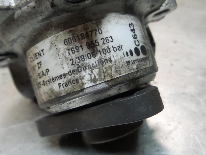 Usagé Pompe de direction Alfa Romeo 166 2.0 Twin Spark 16V Prix € 45,00 Règlement à la marge proposé par A.T.S. van de Wiel