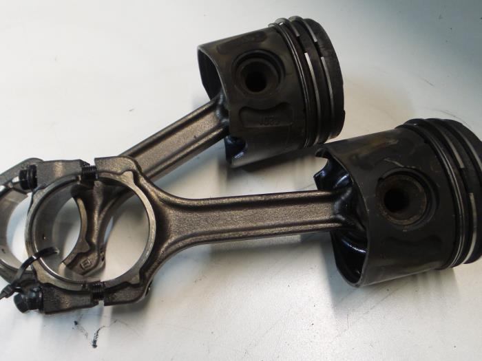 Usagé Piston Alfa Romeo MiTo (955) 1.3 JTDm 16V Prix € 120,00 Règlement à la marge proposé par A.T.S. van de Wiel