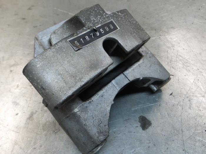 Used Engine mount Alfa Romeo Giulietta (940) 2.0 JTDm 16V 170 Price € 40,00 Margin scheme offered by A.T.S. van de Wiel