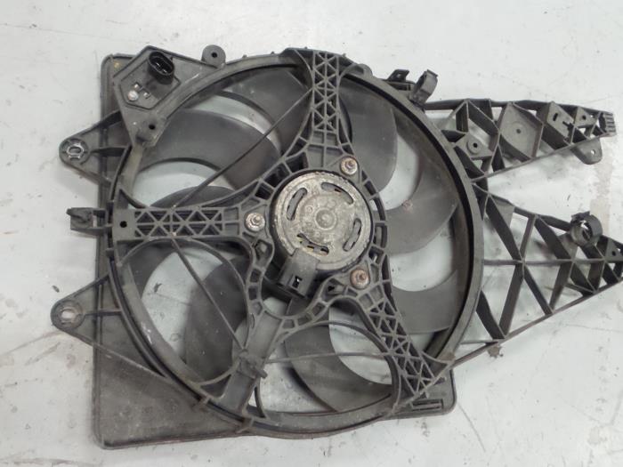 Cooling fan housing from a Alfa Romeo MiTo (955) 1.3 JTDm 16V Eco 2011
