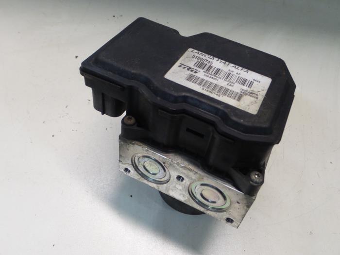 Usagé Bloc ABS Alfa Romeo 159 (939AX) 2.4 JTDm 20V Prix € 150,00 Règlement à la marge proposé par A.T.S. van de Wiel