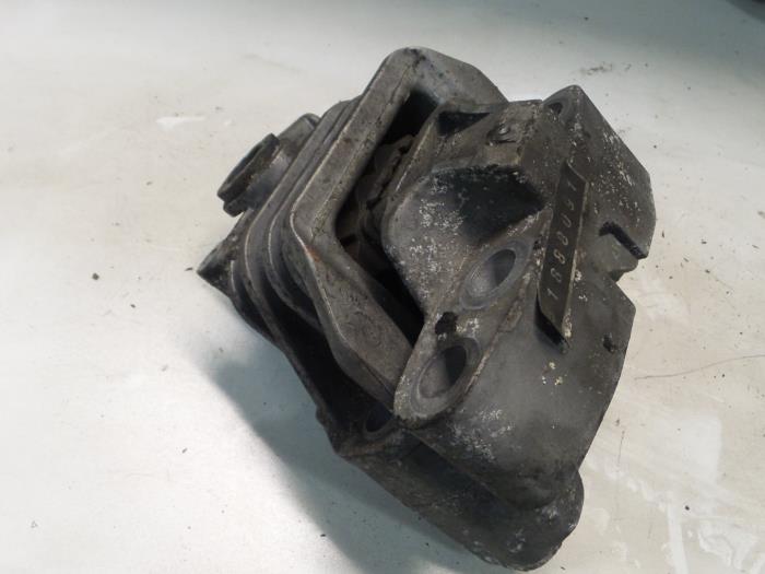 Used Engine mount Alfa Romeo Giulietta (940) 2.0 JTDm 16V 140 Price € 40,00 Margin scheme offered by A.T.S. van de Wiel