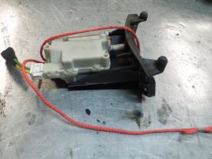 Used Tank flap lock motor Alfa Romeo Brera (939) 2.2 JTS 16V Price € 45,00 Margin scheme offered by A.T.S. van de Wiel