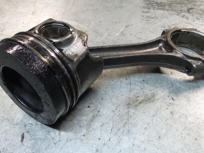 Used Piston Seat Leon (5FB) 1.6 TDI Ecomotive 16V Price € 50,00 Margin scheme offered by A.T.S. van de Wiel