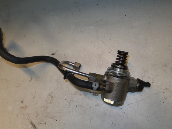 Booster pump from a Seat Leon (1P1) 1.2 TSI 2011
