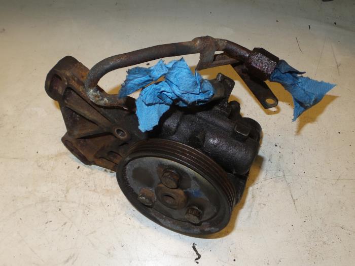 Usagé Pompe de direction Alfa Romeo Spider (916) 2.0 V6 Turbo Prix € 85,00 Règlement à la marge proposé par A.T.S. van de Wiel
