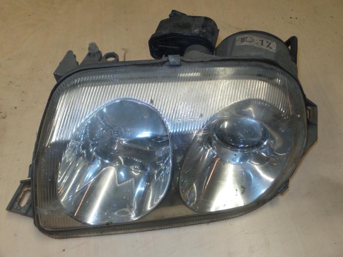 Używane Reflektor lewy Alfa Romeo Spider (916) 2.0 V6 Turbo Cena € 95,00 Procedura marży oferowane przez A.T.S. van de Wiel