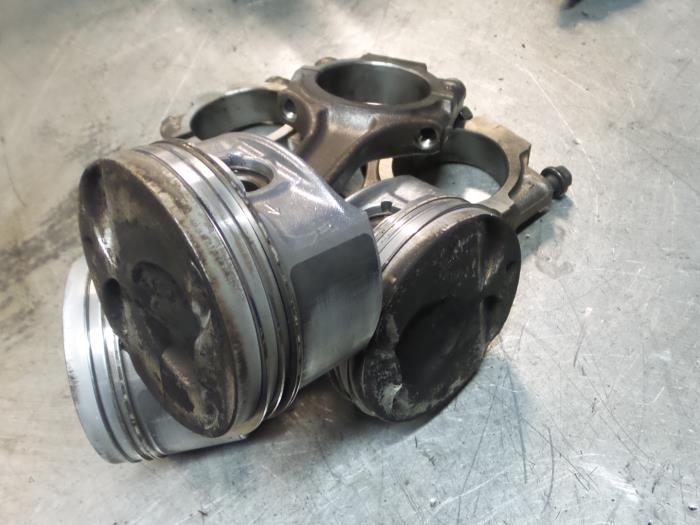 Usagé Piston Alfa Romeo GT (937) 2.0 JTS 16V Prix € 175,00 Règlement à la marge proposé par A.T.S. van de Wiel