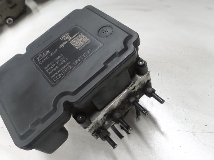 Usagé Bloc ABS Alfa Romeo Giulietta (940) 2.0 JTDm 16V 140 Prix € 135,00 Règlement à la marge proposé par A.T.S. van de Wiel