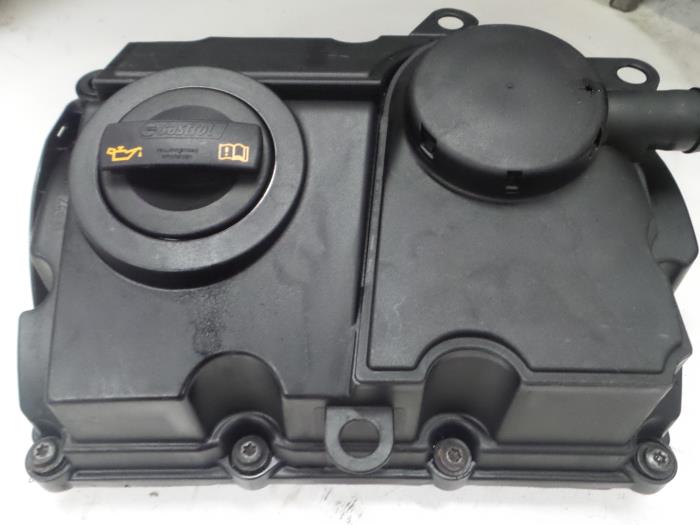 Ventildeckel van een Seat Ibiza IV SC (6J1) 1.4 TDI 2009