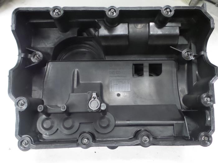 Ventildeckel van een Seat Ibiza IV SC (6J1) 1.4 TDI 2009